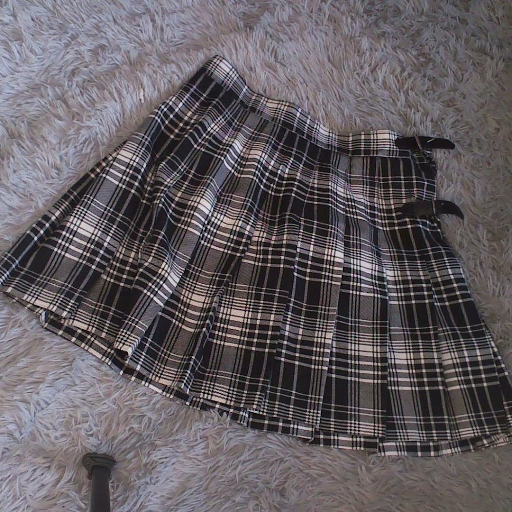 pleated skirt